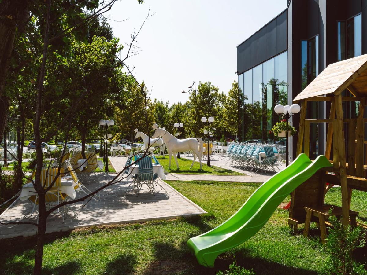 Union Pearl - City Center-Sky Bar At 12Th Floor Bukares Bagian luar foto